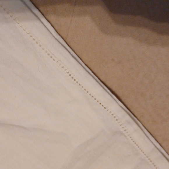 Table Linen - Picture 3 of 3